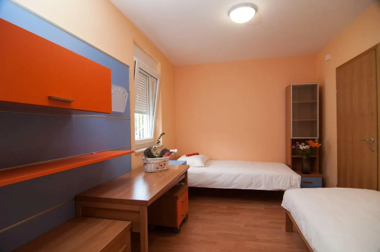 Icici Bellevue Apartment 0*,